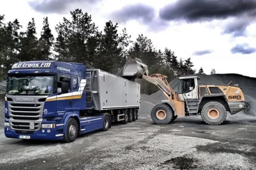 Transport of aggregates, gravel and sand