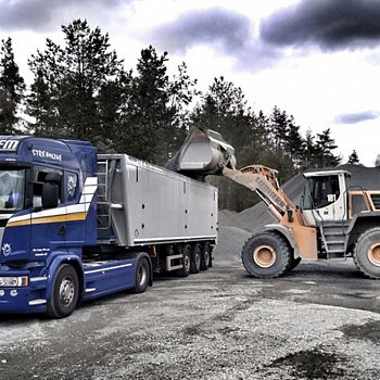 Transport of aggregates, gravel and sand